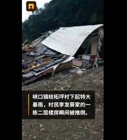 湖北村民50萬建的新房被洪水沖倒，一家人居無定所(圖2)