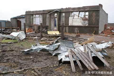 綏化突遭龍卷風襲擊，房蓋在天上飛！村民：我70歲沒見過這事(圖5)