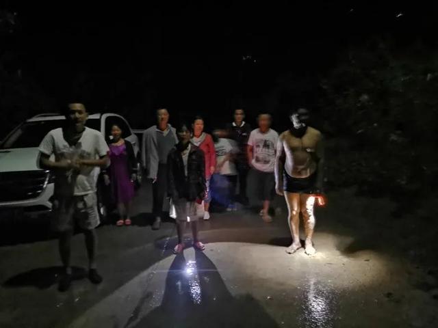 女子發(fā)現(xiàn)客廳1厘米裂縫救下21戶村民，6座民房被夷為平地(圖3)