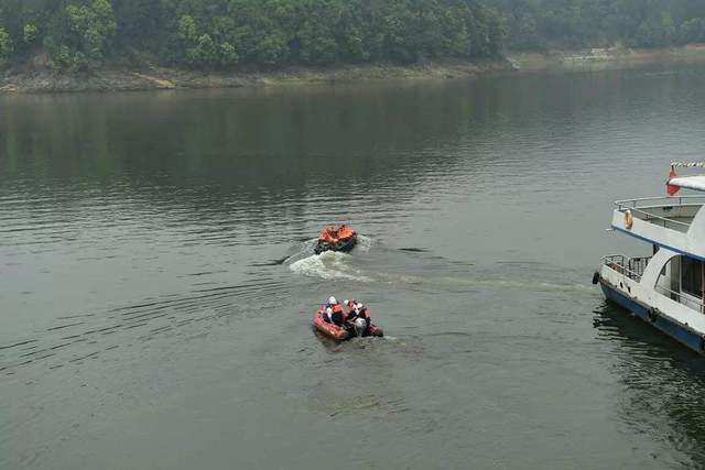 水域救援:沖鋒舟艇基礎(chǔ)駕駛技能介紹(圖2) 水域救援:沖鋒舟艇基礎(chǔ)駕駛技能介紹(圖2)
