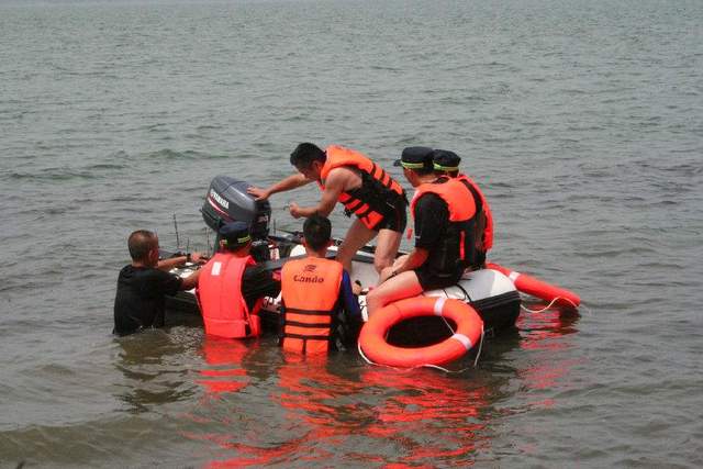 水域救援:沖鋒舟艇基礎(chǔ)駕駛技能介紹(圖4) 水域救援:沖鋒舟艇基礎(chǔ)駕駛技能介紹(圖4)