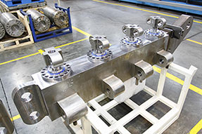 /uploads/image/2020/07/28/鉆井平臺用四聯(lián)缸.jpg 鉆井平臺油缸(圖3)